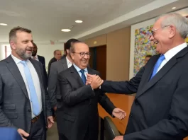 Governador assina MP da reforma administrativa em posse de secretários Mello deu posse à Comper e Dreveck