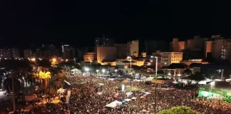 Bloco dos Sujos reúne 100 mil pessoas no Centro de Florianópolis