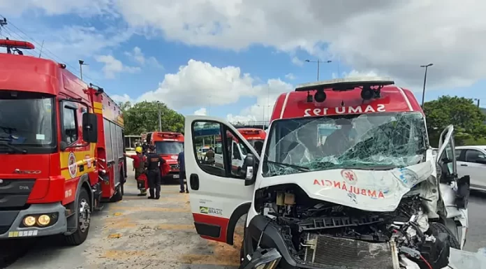 Acidente com ambulância em Florianópolis deixa funcionários do Samu feridos