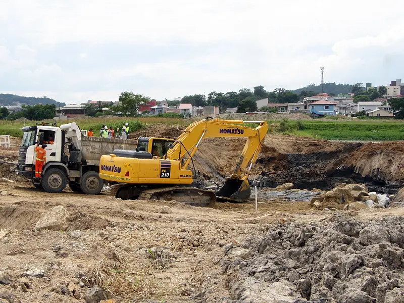 Construção de galeria pluvial na Av. Beira-rio de São José