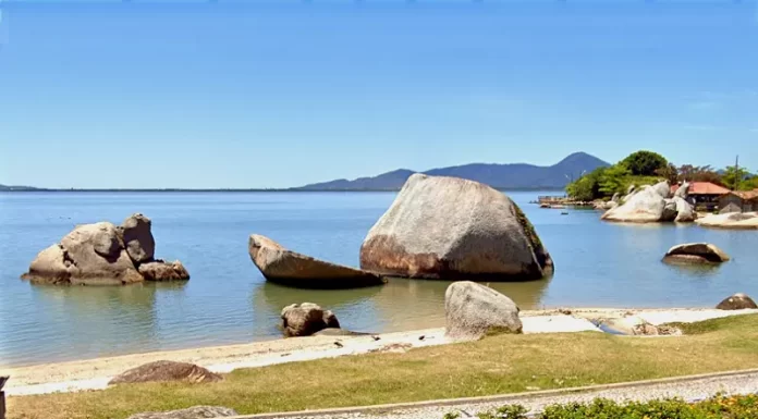 Pedras da orla de Coqueiros não serão detonadas, diz prefeitura