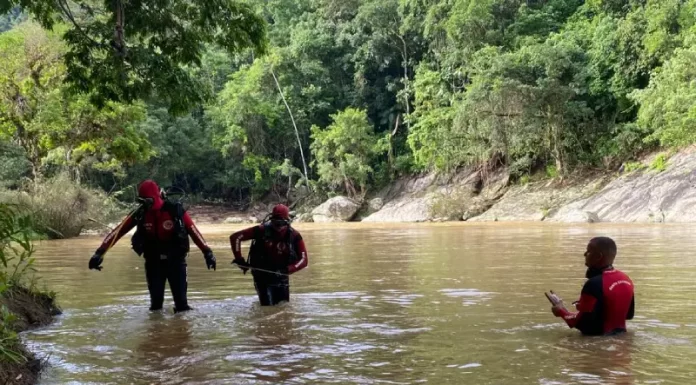 Bombeiros procuram por criança desaparecida em rio de Santo Amaro da Imperatriz