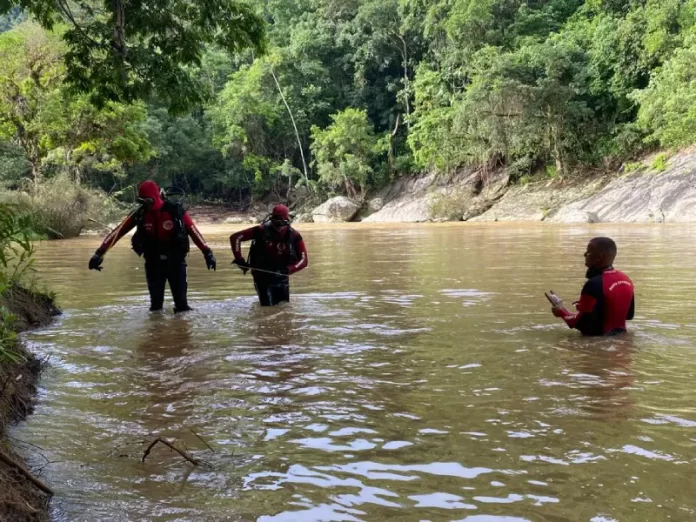 Bombeiros procuram por criança desaparecida em rio de Santo Amaro da Imperatriz