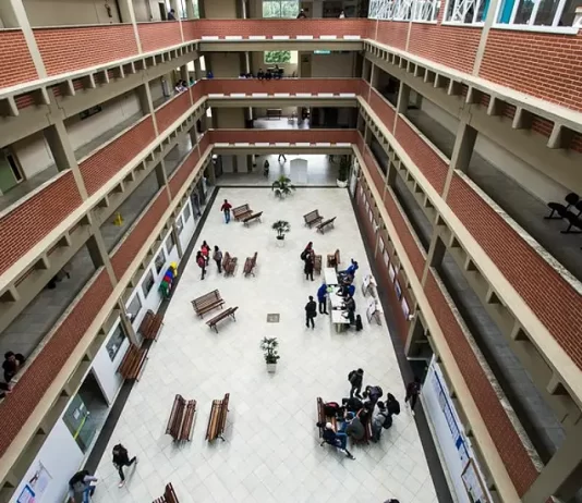 Centro de ensino na Universidade Federal de Santa Catarina (UFSC)