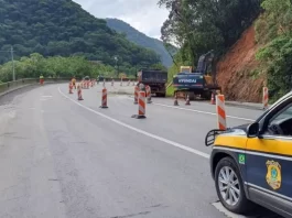 BR-376 é novamente interditada na Serra do Mar nesta segunda-feira BR-376 é novamente interditada na Serra do Mar nesta segunda-feira