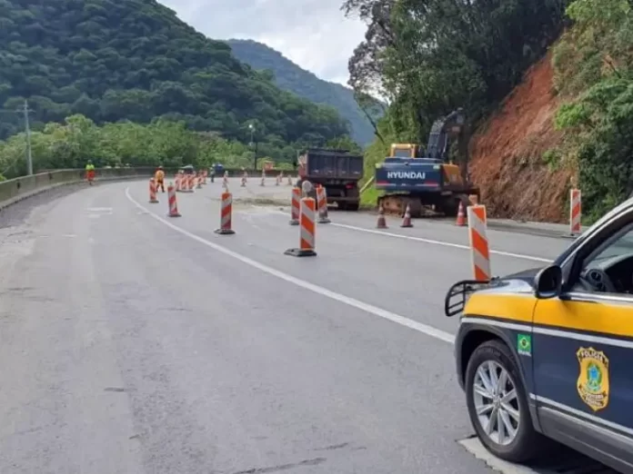 BR-376 é novamente interditada na Serra do Mar nesta segunda-feira