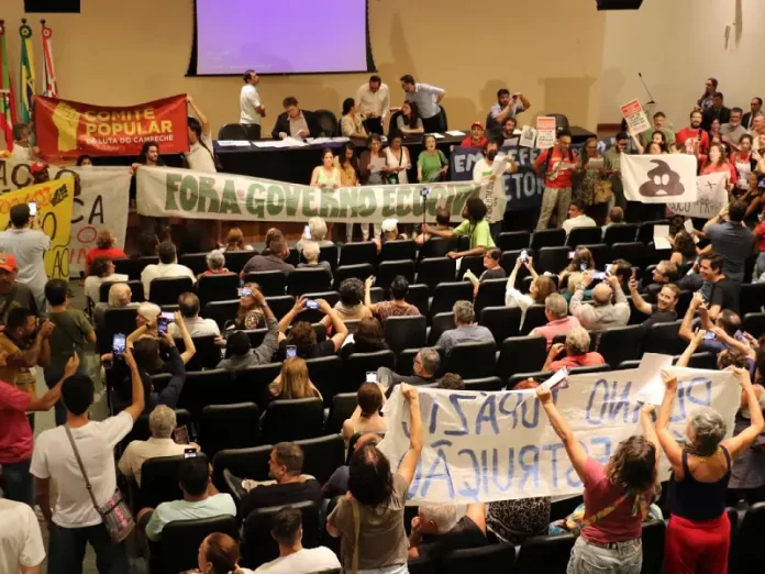 Última audiência pública do Plano Diretor de Florianópolis é encerrada por protesto