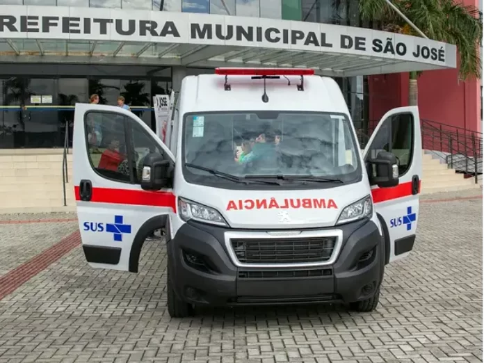 São José disponibiliza nova ambulância para transporte eletivo de pacientes