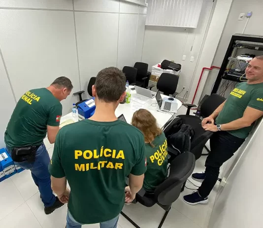 Operação contra tráfico de drogas na Grande Florianópolis prende 7 Equipe da Operação Gabarito