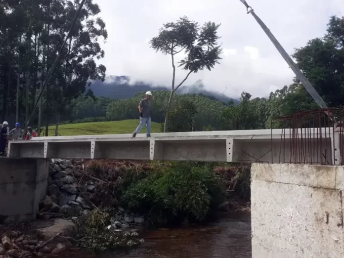 Nova ponte está sendo instalada na divisa entre Palhoça e Santo Amaro