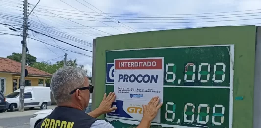 Postos de combustíveis são interditados em Florianópolis