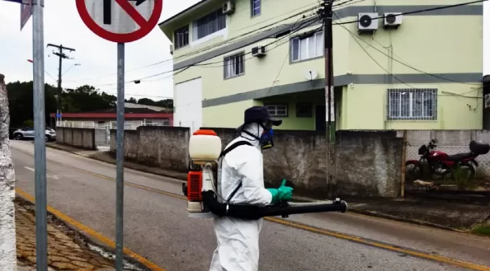 Pulverização de inseticida em bairros de São José