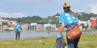 Ação de voluntários recolhe 470 quilos de lixo na orla de São José