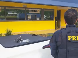 Traficante de armas foragido da Justiça é preso em Biguaçu Homem procurado pela Justiça é preso com pistola, munições e skunk na BR-101 em Biguaçu