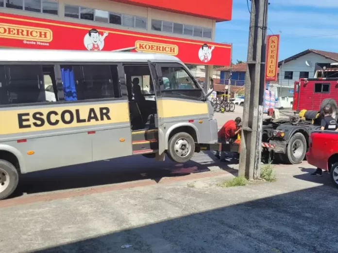 Prefeitura tira de circulação veículos que faziam transporte escolar clandestino