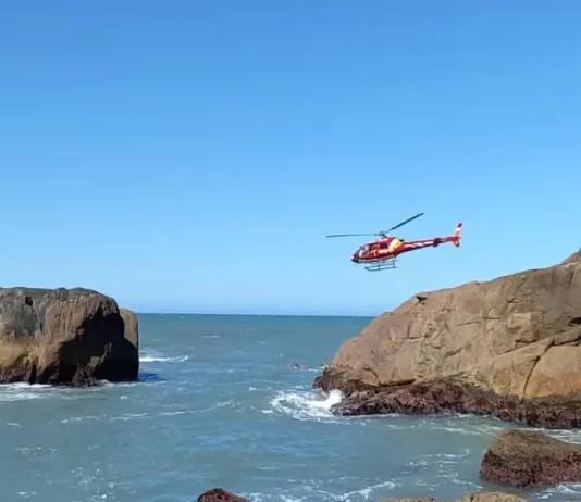 Mulher morre afogada em Itapema Turista chileno morre afogado em Garopaba