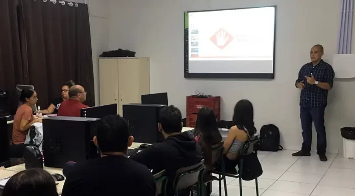 Delegado de São José faz palestras em escolas