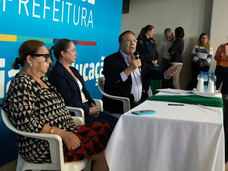 Prefeito Orvino explica medidas de segurança nas escolas de São José