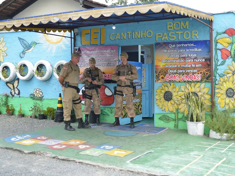 Projeto Escola Segura vai colocar policiais militares aposentados nas escolas de SC