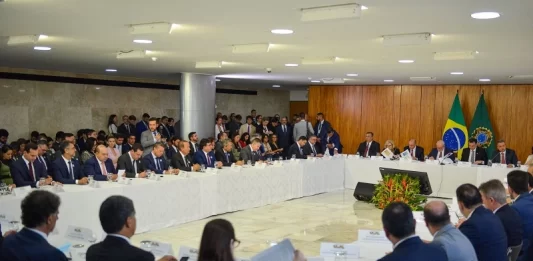Violência nas escolas: Lula fala sobre responsabilidades e Jorginho pede apoio para contratações Reunião em Brasília com governadores e presidente sobre violência nas escolas