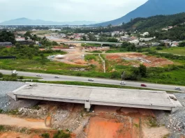 Viaduto de intersecção do Contorno Viário com a BR-282