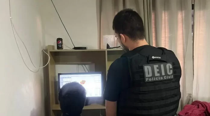 Operação policial apreende conteúdo pornográfico em 3 cidades de SC