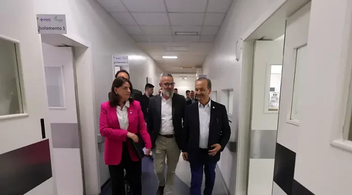 Jorginho Mello e Carmen Zanotto em hospital