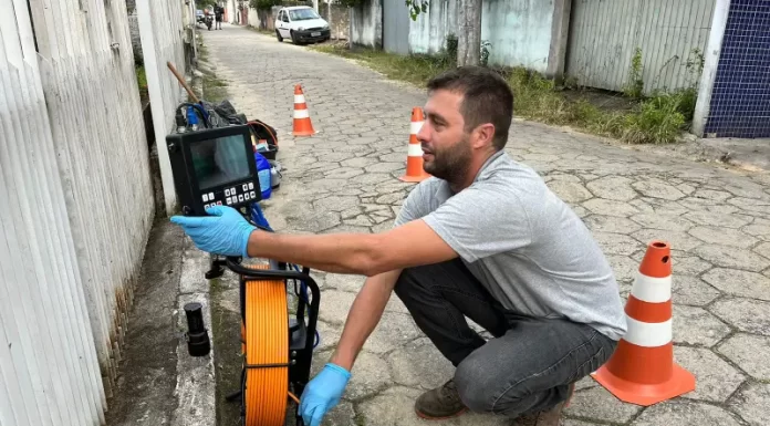Análise por vídeo flagra esgoto irregular em Florianópolis