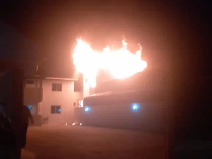 Fogo atinge três casas no Rio Vermelho