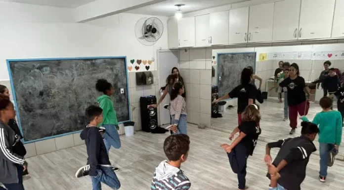 De olho no Dança em Cena, adolescentes participam de residência artística em Florianópolis Adolescentes se preparam para o Festival Dança em Cena