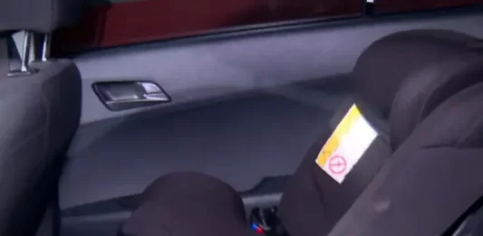 Equipe de SC aguarda tribunal de SP decidir sobre transferência de criança para São José Cadeirinha no carro onde Nicolas foi encontrado, em São Paulo