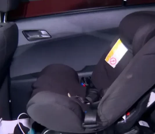 Investigação do caso Nicolas aponta para esquema de tráfico de crianças Cadeirinha no carro onde Nicolas foi encontrado, em São Paulo
