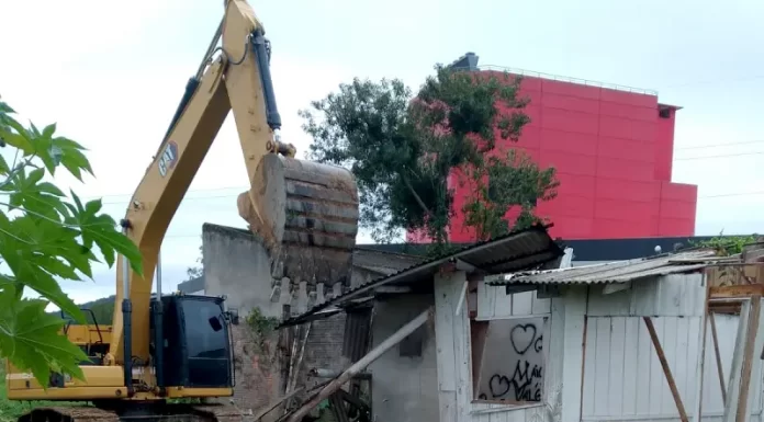 Primeiras casas do Loteamento Benjamin começaram a ser demolidas