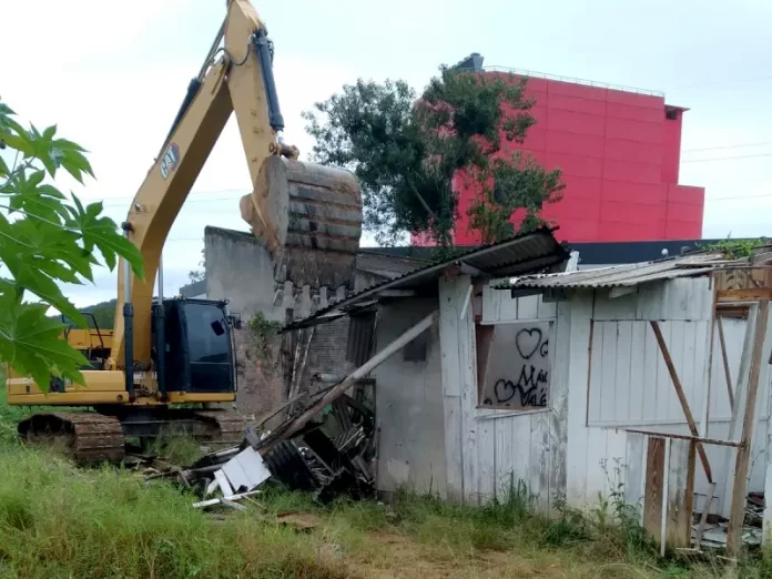 Primeiras casas do Loteamento Benjamin começaram a ser demolidas