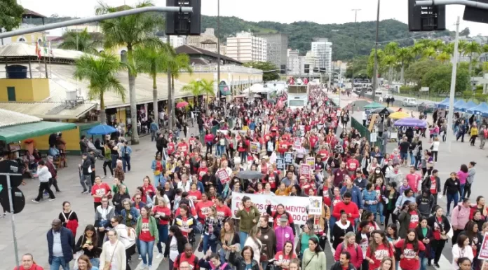 Servidores de Florianópolis são contrários à terceirização