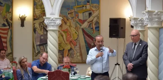 Governo propõe que Universidade Gratuita forneça 75 mil bolsas pela Acafe Jorginho apresenta aos deputados projeto de pagamentos de bolsas no ensino superior em SC