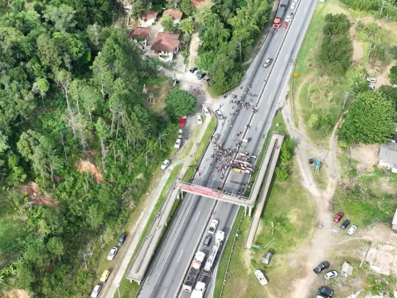 Cerca de 70 pessoas participaram do protesto no Morro dos Cavalos