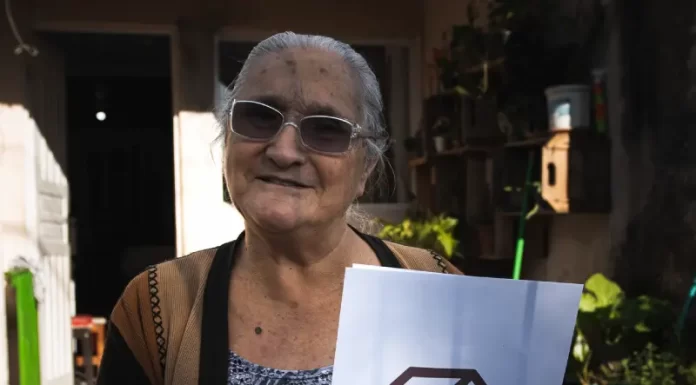 Moradores do loteamento Morar Bem recebem documentos de posse de suas casas