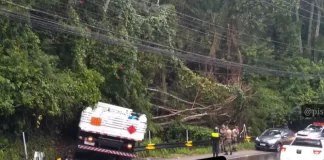 Acidente com caminhão de gás interrompe trânsito no Morro da Lagoa