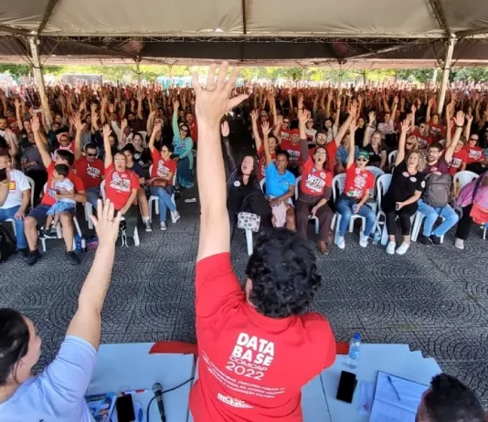 Assembleia sindical decidiu pela continuidade da greve em Florianópolis