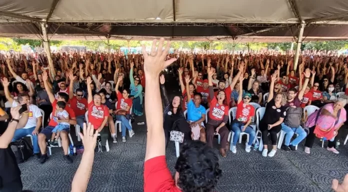 Assembleia sindical decidiu pela continuidade da greve em Florianópolis