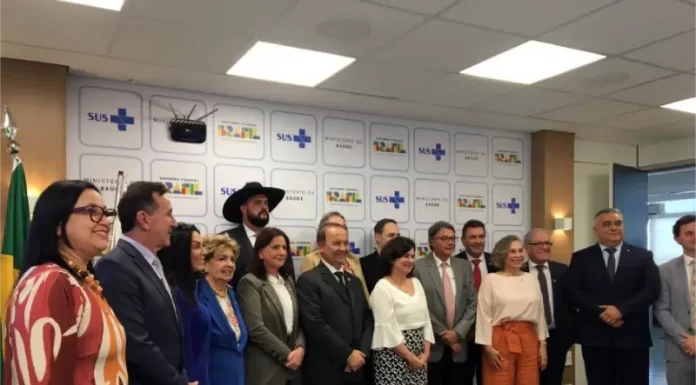 No Ministério da Saúde, Jorginho Mello busca recomposição do teto financeiro de SC