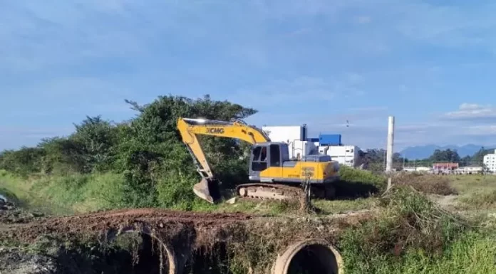 Limpeza de valas em São José