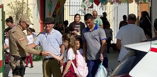 Escolas estaduais começam a receber militares para segurança armada Escolas estaduais começam a receber militares para segurança armada