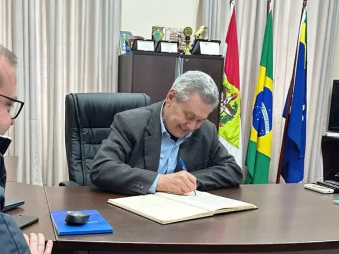 Ceron retorna ao cargo de prefeito de Lages após prisão na Mensageiro