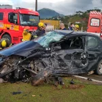 Batida na BR-282 em Santo Amaro deixa vítimas e engarrafamento