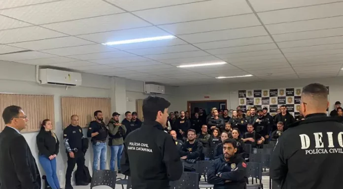 Operação fecha 17 empresas e apreende 70 bens de grupo do jogo do bicho Polícia Civil deflagra operação “Zoológico 2” contra lavagem de dinheiro na Grande Florianópolis