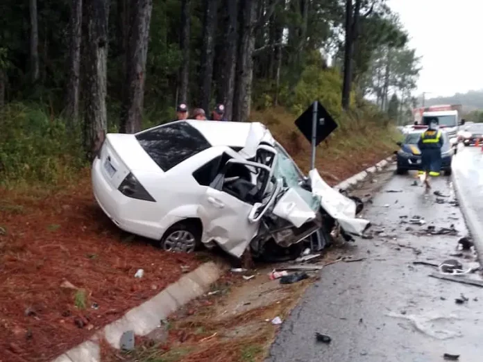 Policial penal morre em colisão frontal na BR-282 em Rancho Queimado