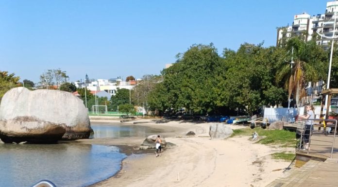 Orla da Praia do Meio foi limpa