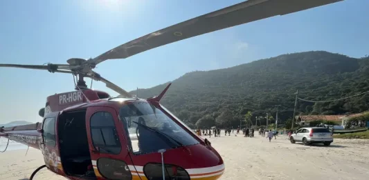 Dois adolescentes desaparecem no mar em SC e Bombeiros fazem buscas Pescador é salvo após ser eletrocutado nos Ingleses